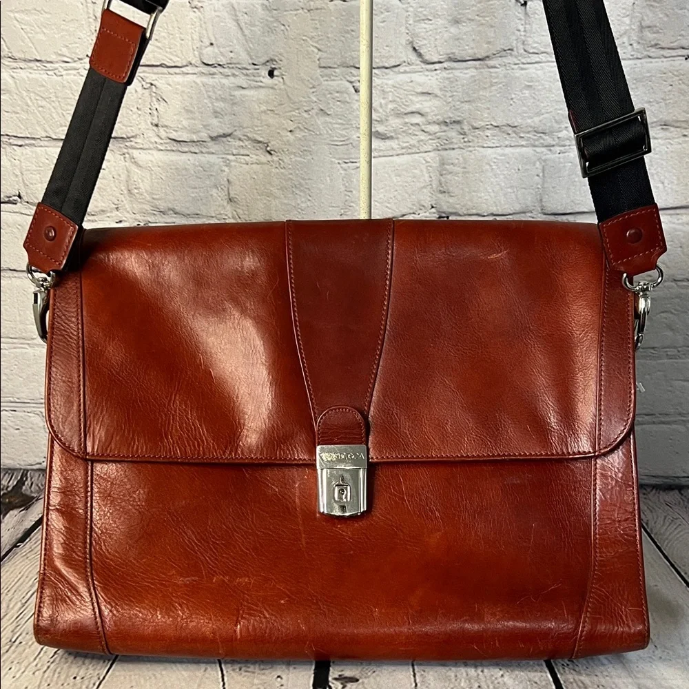 * Bosca Old Leather Flap Envelope shoulder Brief Cognac Leather